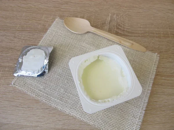 За народною прикметою, пластикову тару краще відразу викидати після використання (Фото: depositphotos/АІ)