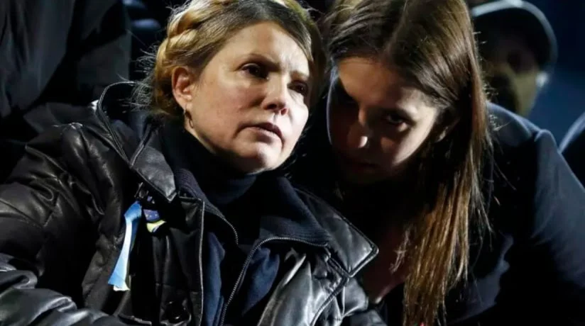 Юлія Тимошенко з донькою Євгенією на Майдані в Києві, 22 лютого 2014 року (Фото: Reuters / Yannis Behrakis)