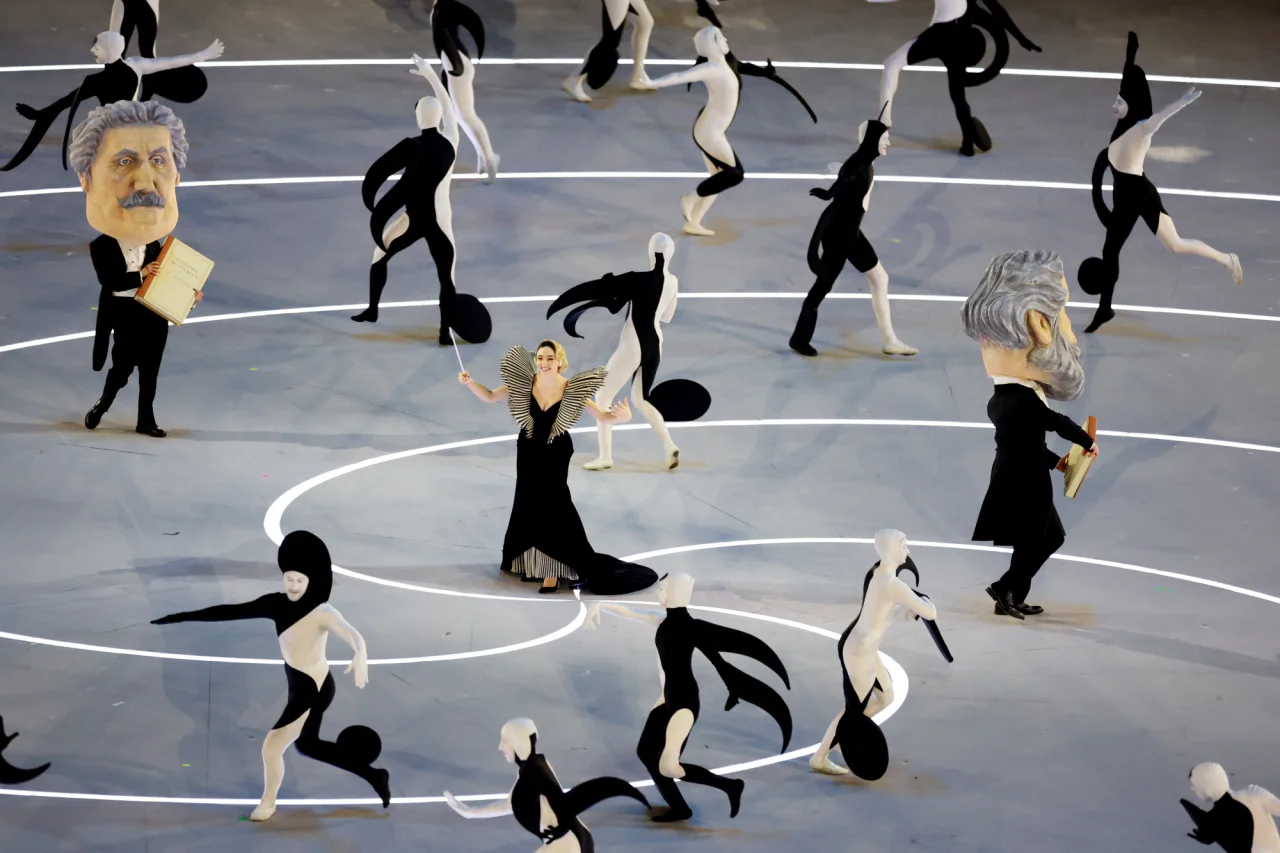 Маски італійських композиторів на відкритті Олімпіади-2026 (Фото: REUTERS/Claudia Greco)