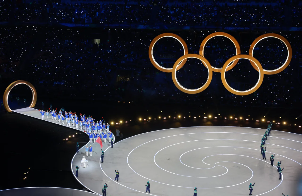 Китай на відкритті Олімпіади-2026 (Фото: REUTERS/Fabrizio Bensch)