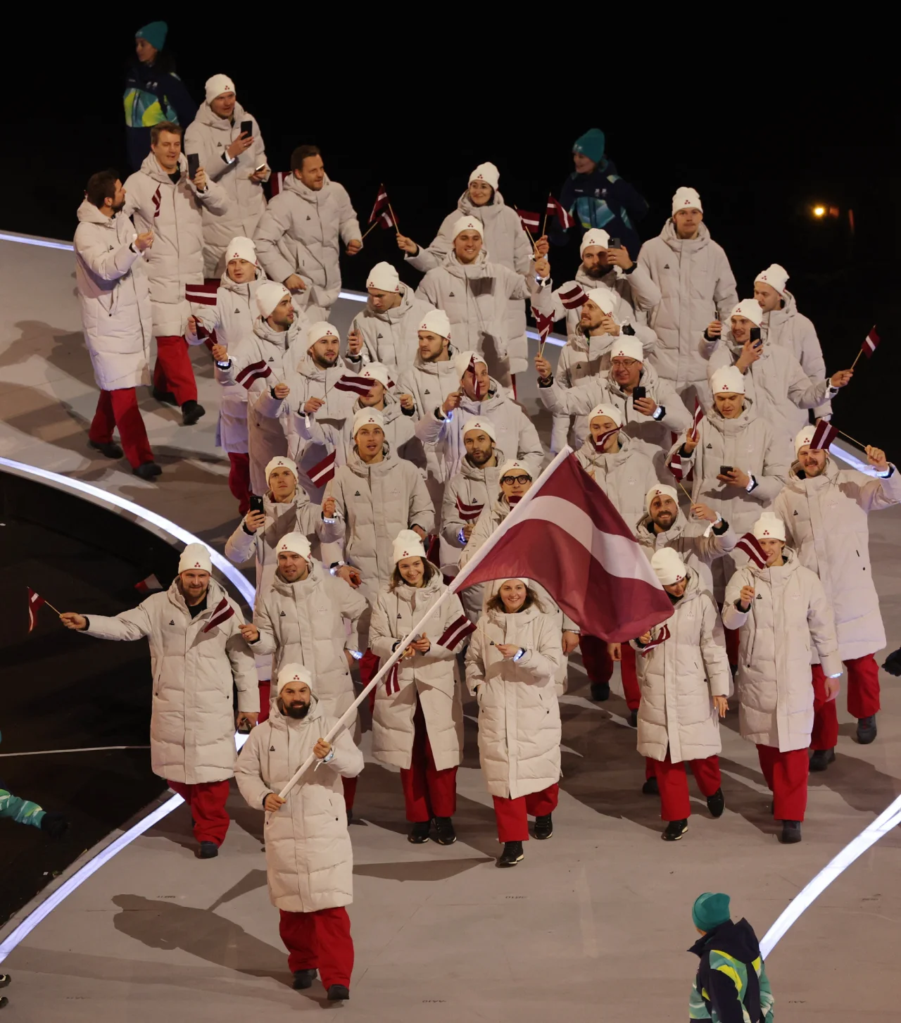 Збірна Латвії на відкритті Олімпіади-2026 (Фото: REUTERS/Mike Segar)