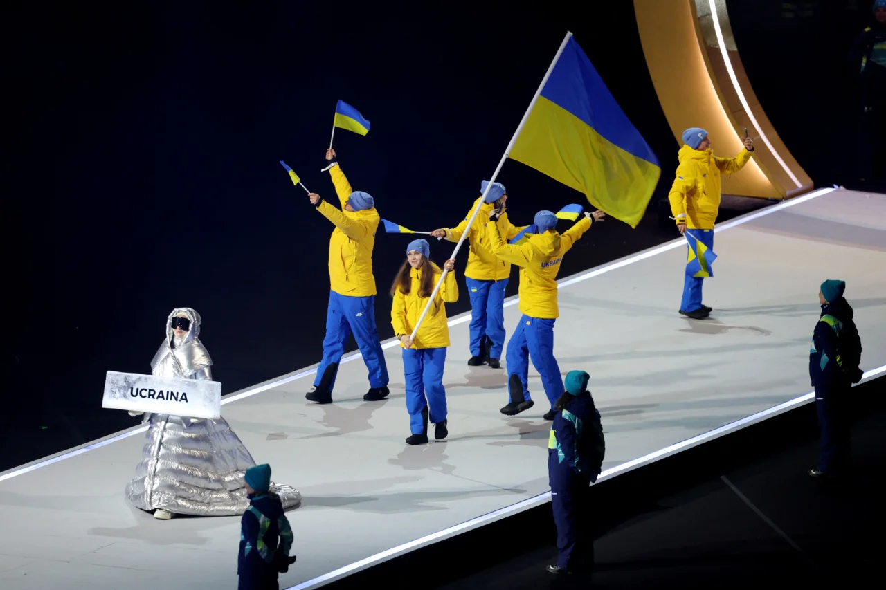 Вихід України в Мілані, з прапором Єлизавета Сидьорко (Фото: REUTERS/Claudia Greco)