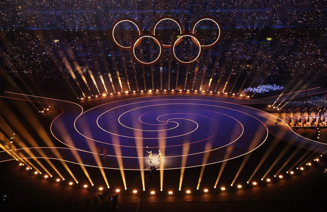 Олімпійський вогонь на стадіоні Сан-Сіро (Фото: REUTERS/Mike Segar)