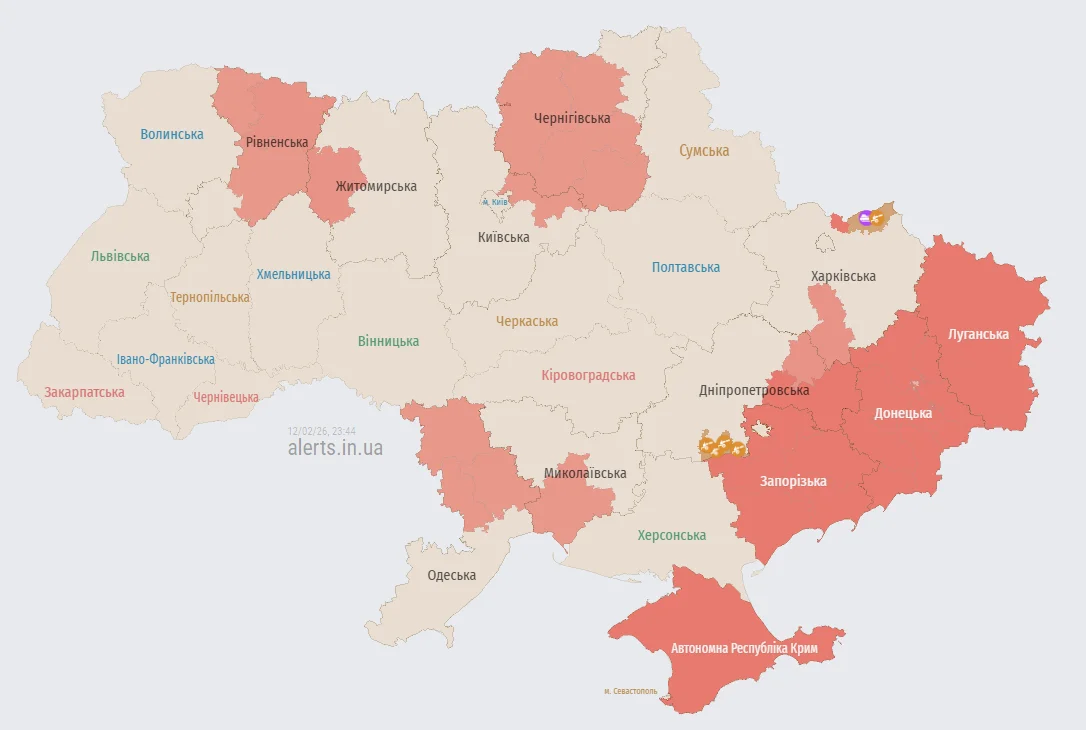 Карта воздушных тревог в Украине по состоянию на 23:44 12 февраля 2026 года (Фото: alerts.in.ua)