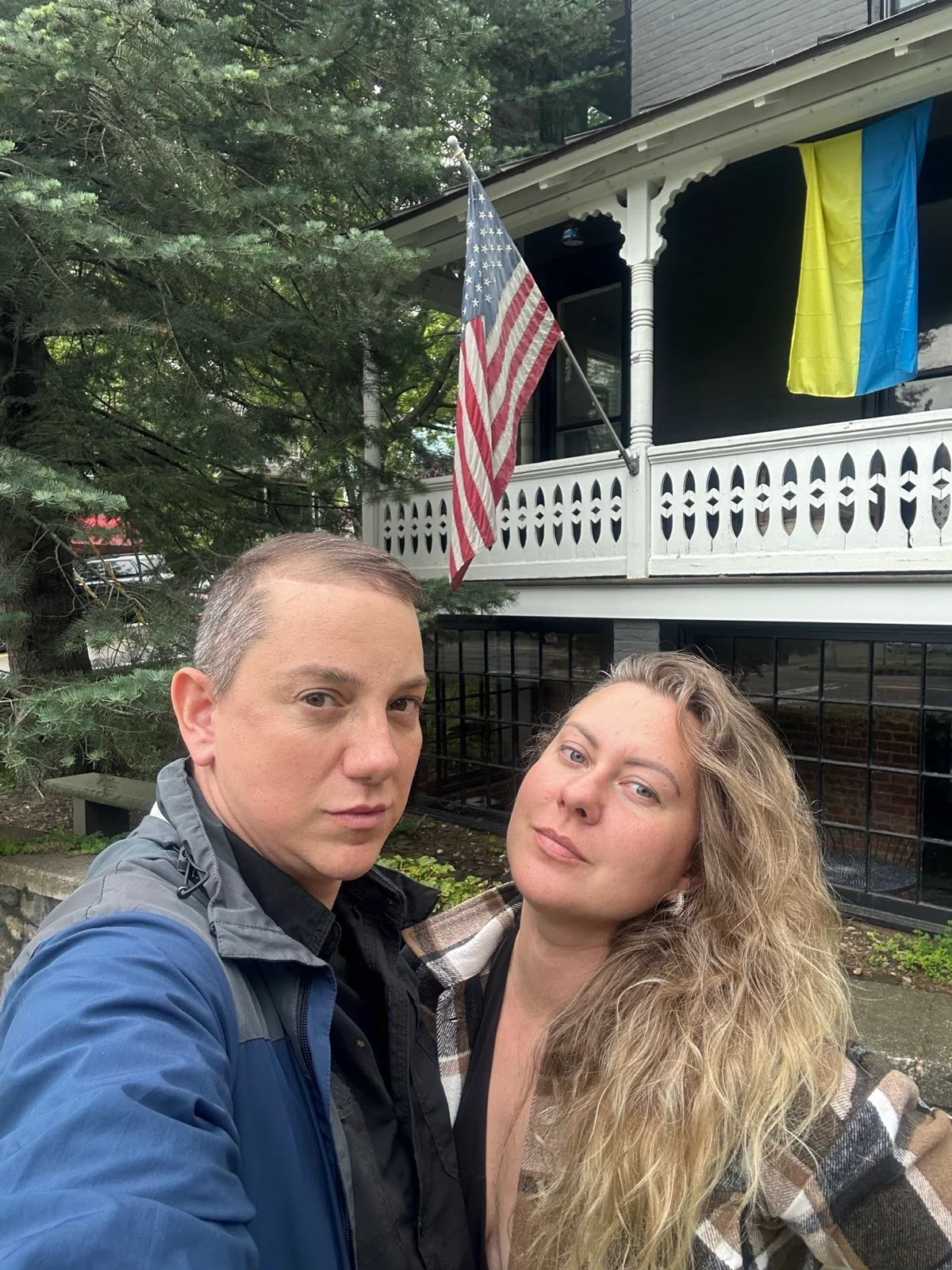 надано Сарою Ештон-Сірілло