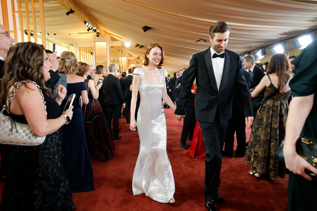 Емма Стоун із чоловіком Дейвом МакКері (Фото: REUTERS/Carlos Barria)