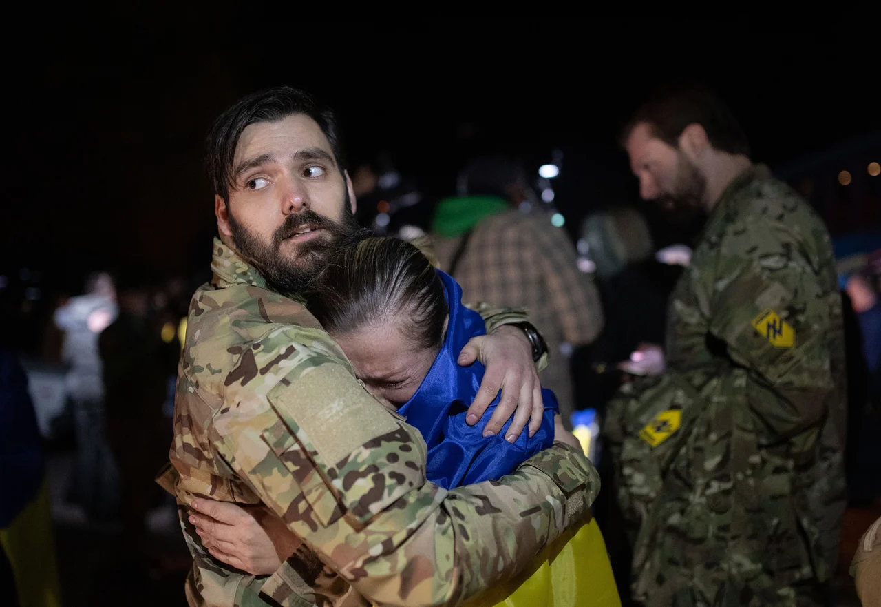 Повернення з полону (на фото — Богдан Кротевич, колишній начштабу 12-ї бригади НГУ Азов) (Фото: 