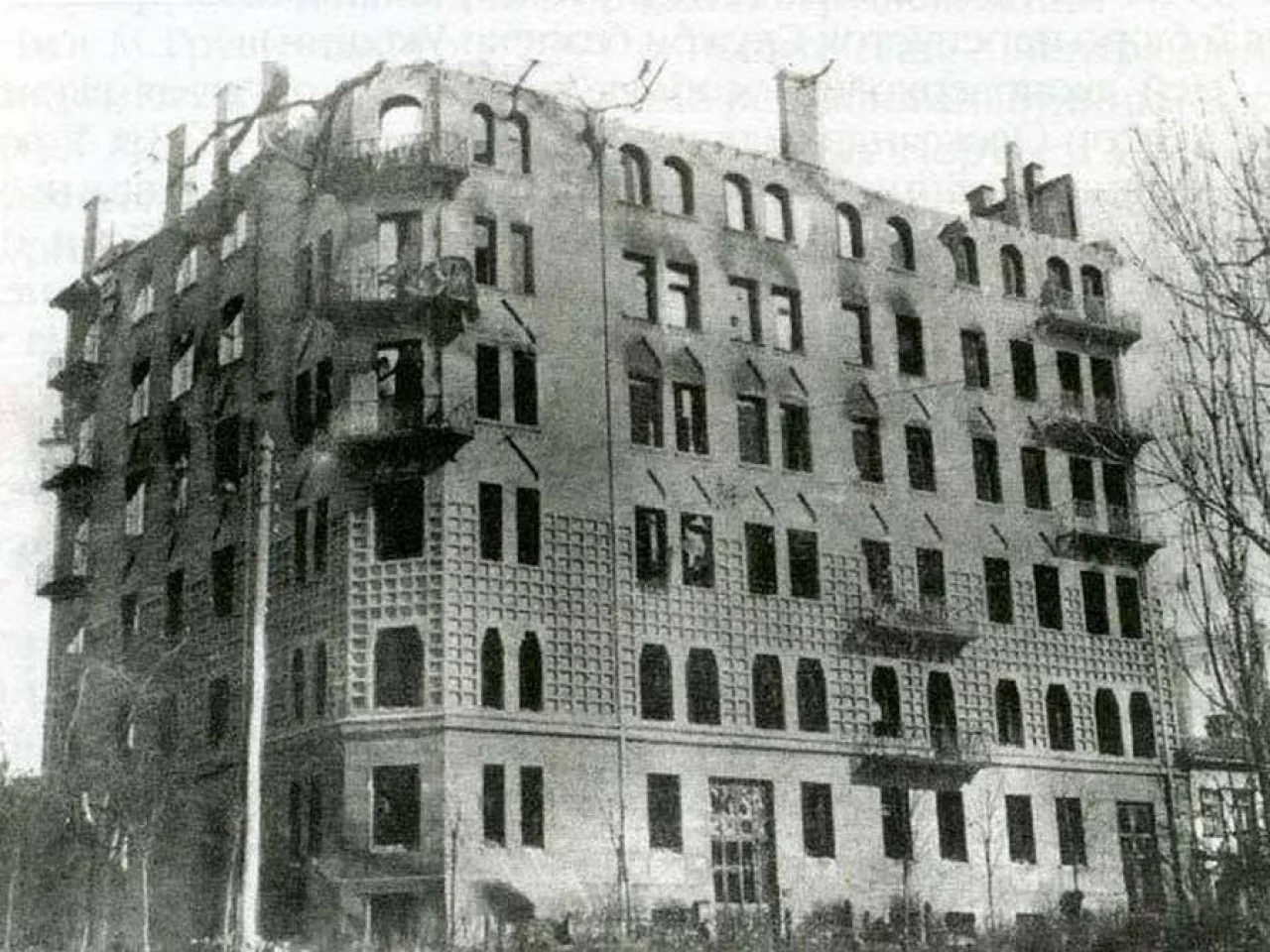 Руины дома Грушевского, которые заснимал в 1918 году искусствовед Федор Эрнст (Фото: DR)