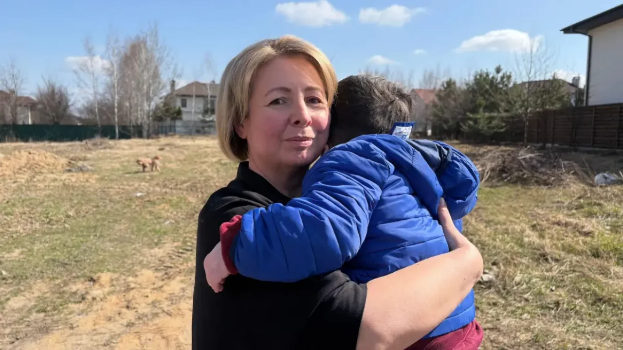 Директорка Happy Home Оксана Сидорчук з Веєм (Фото: BBC)