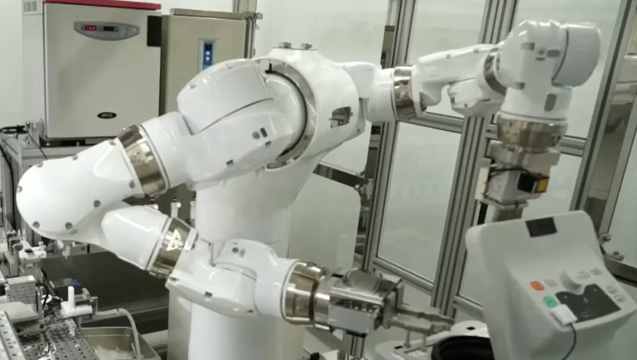 LabDroid Maholo (Фото: YouTube/UNIDO)