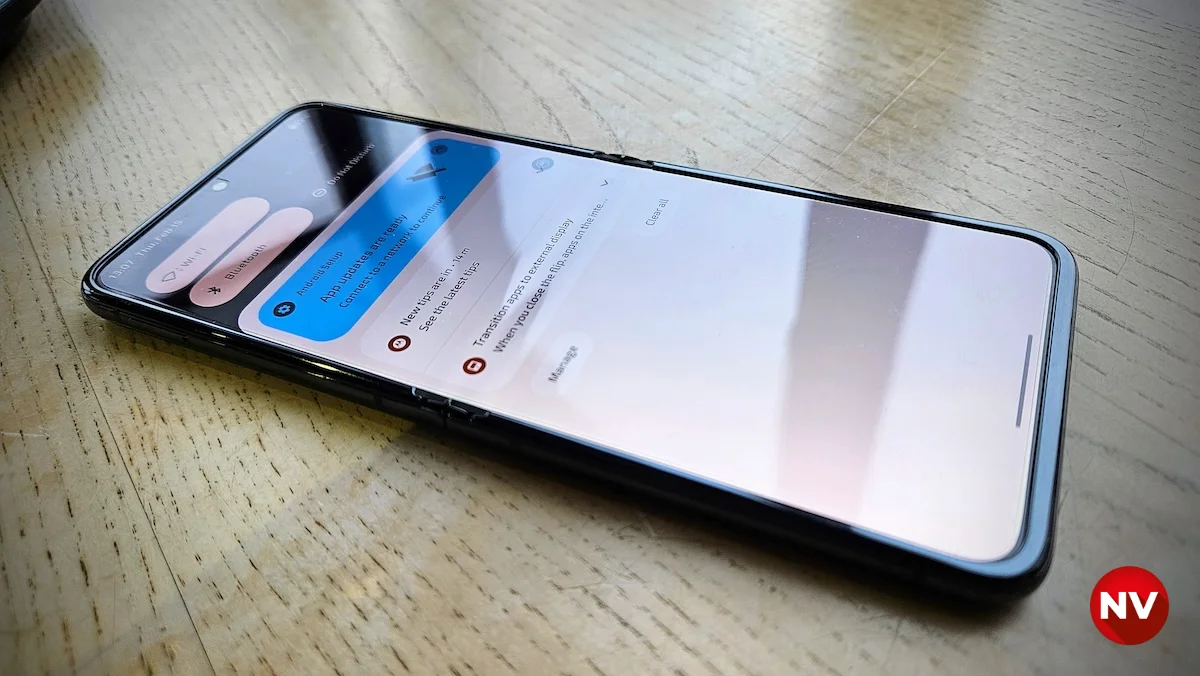 Motorola RAZR 40 Ultra (Фото: NV)