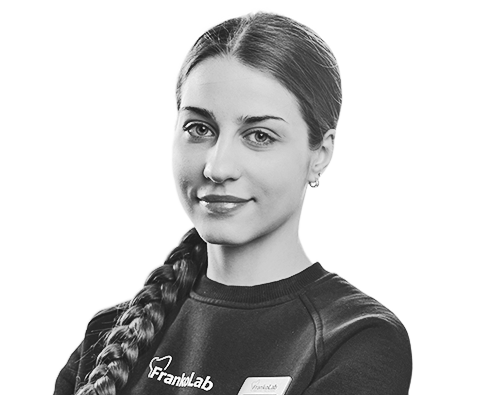 Лариса Струтинська